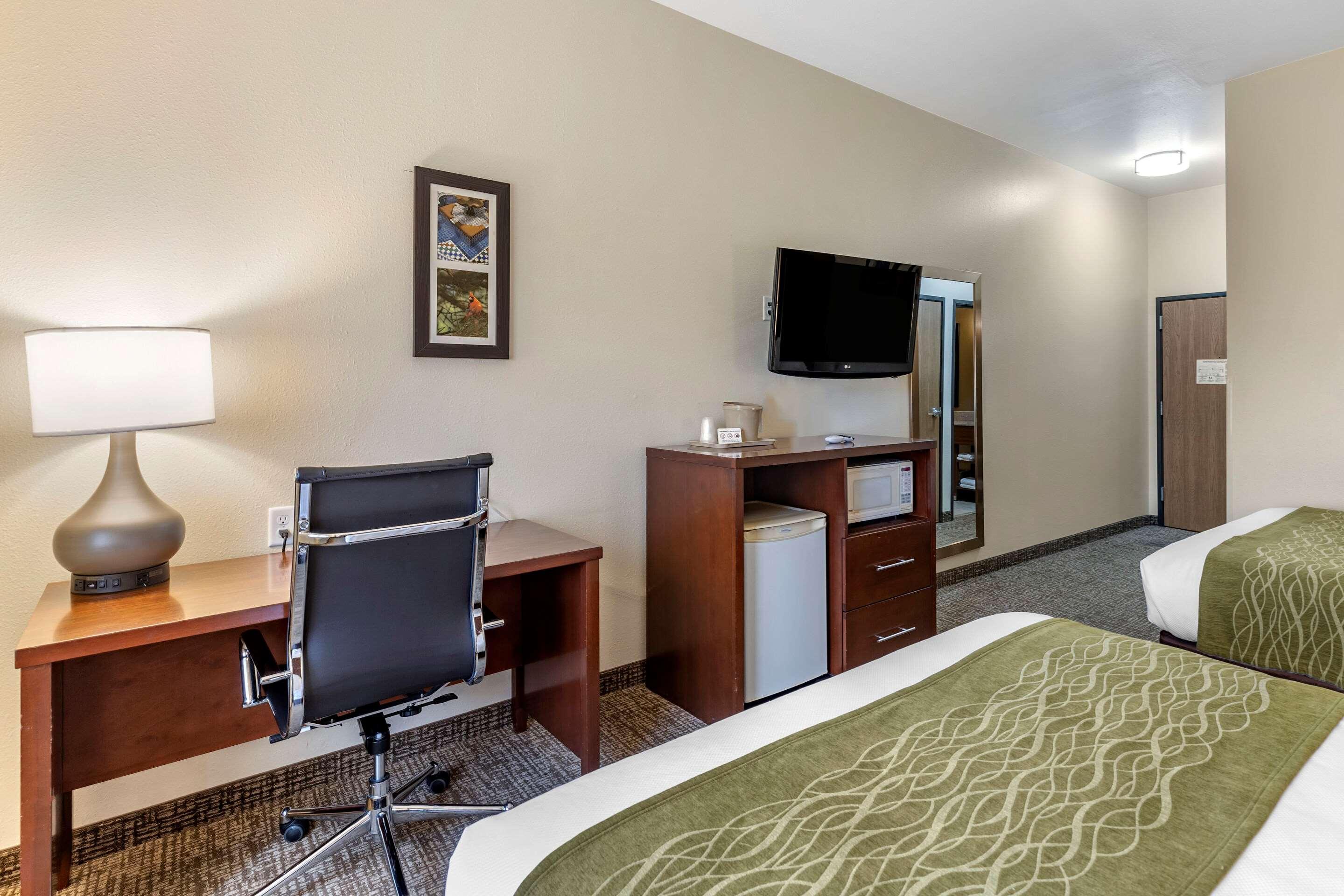 Comfort Inn & Suites Greenville I-70 Dış mekan fotoğraf