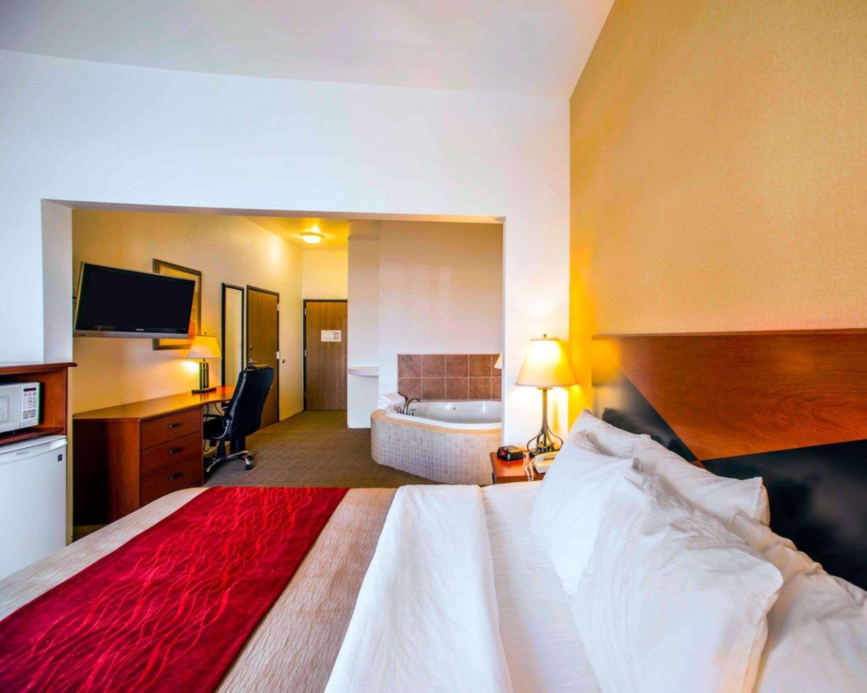 Comfort Inn & Suites Greenville I-70 Dış mekan fotoğraf