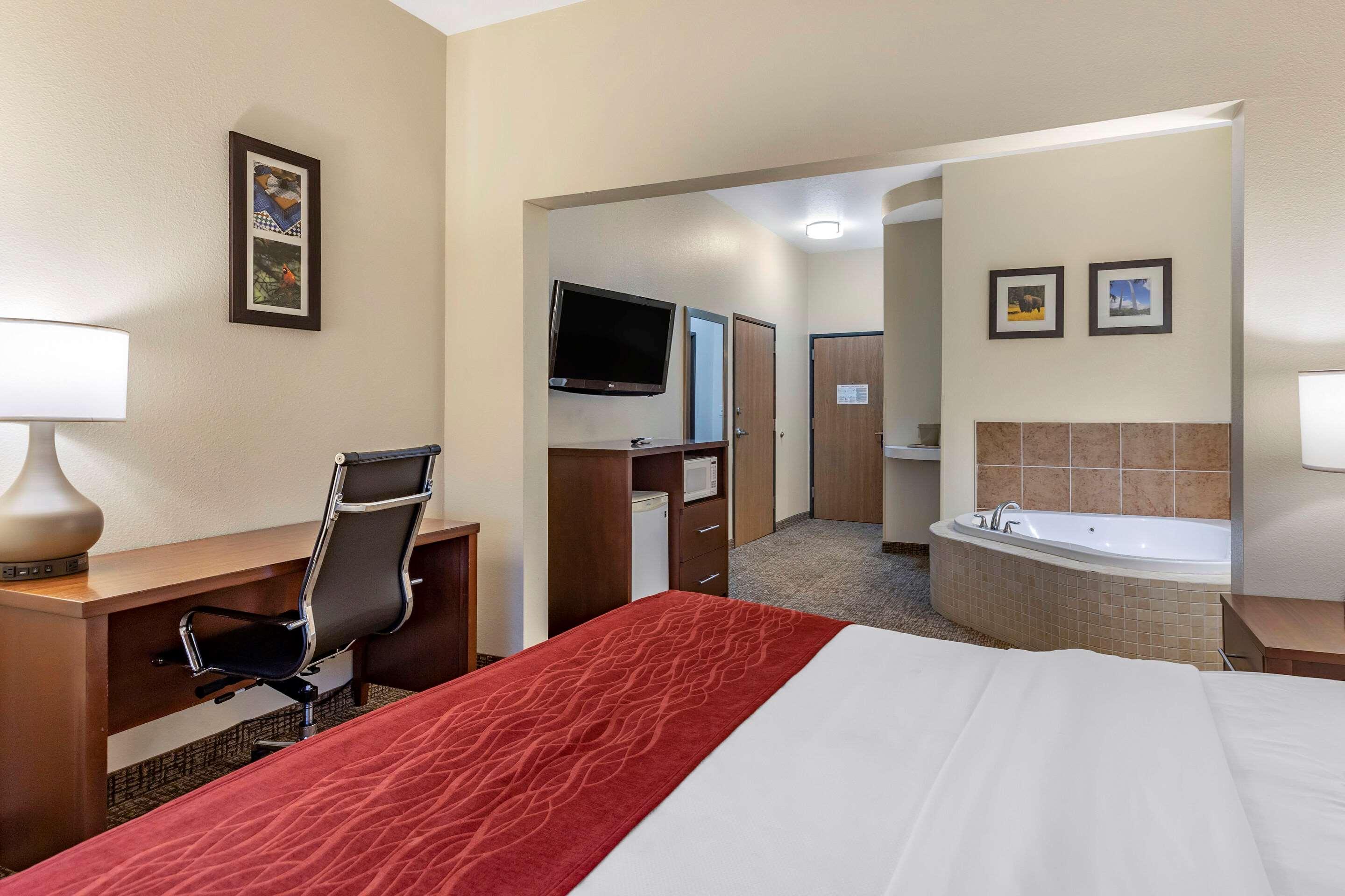Comfort Inn & Suites Greenville I-70 Dış mekan fotoğraf