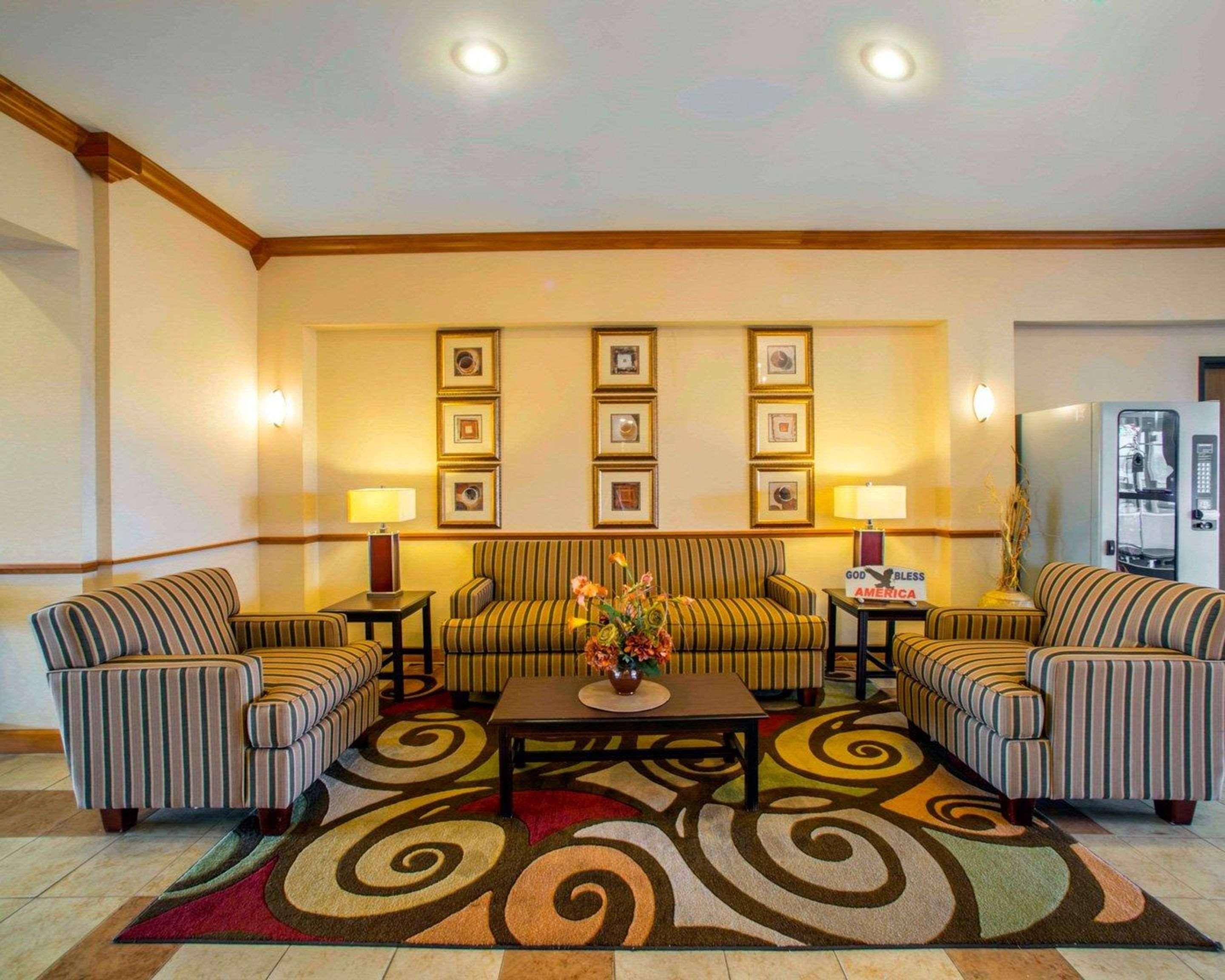 Comfort Inn & Suites Greenville I-70 Dış mekan fotoğraf
