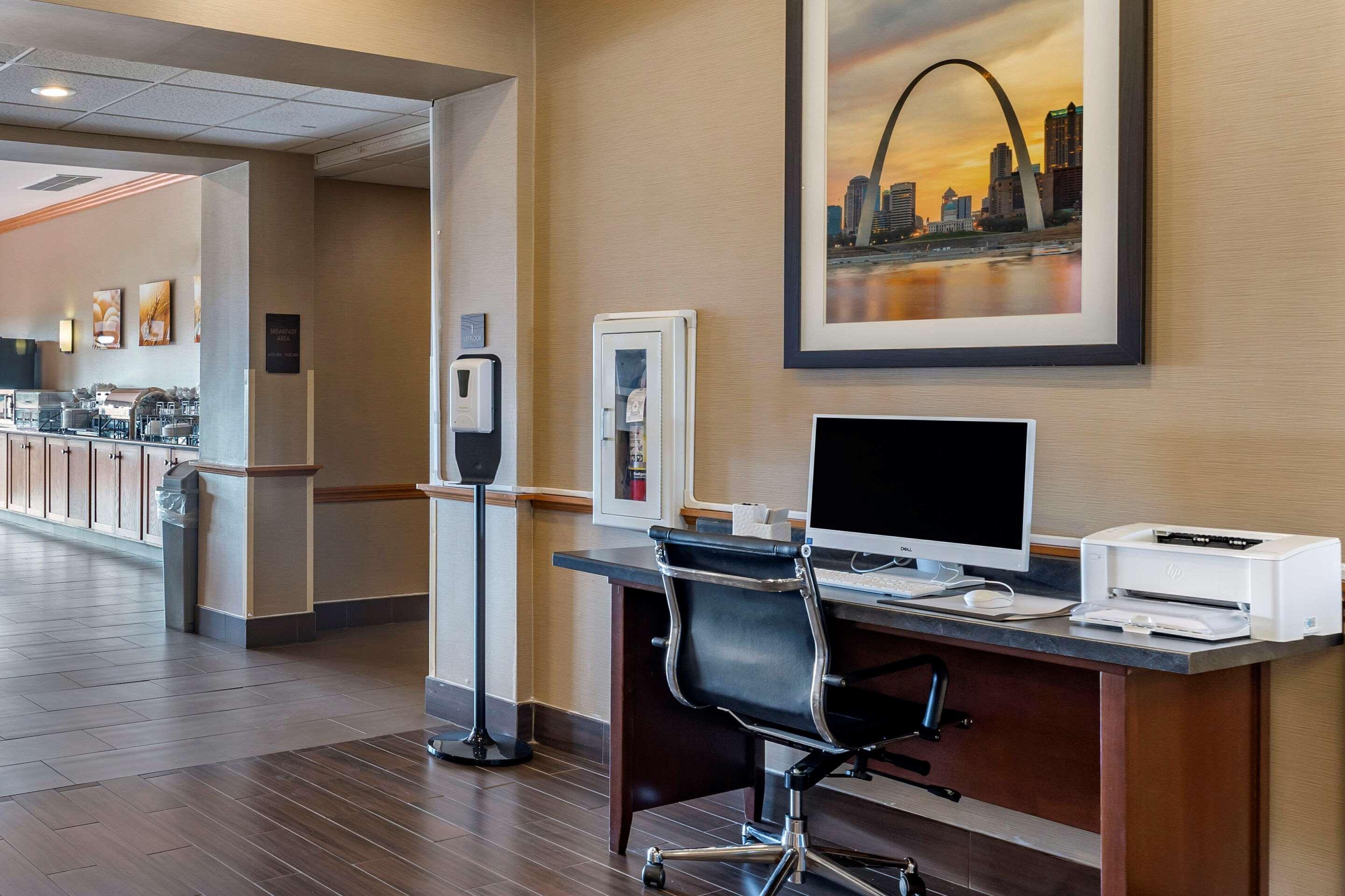 Comfort Inn & Suites Greenville I-70 Dış mekan fotoğraf